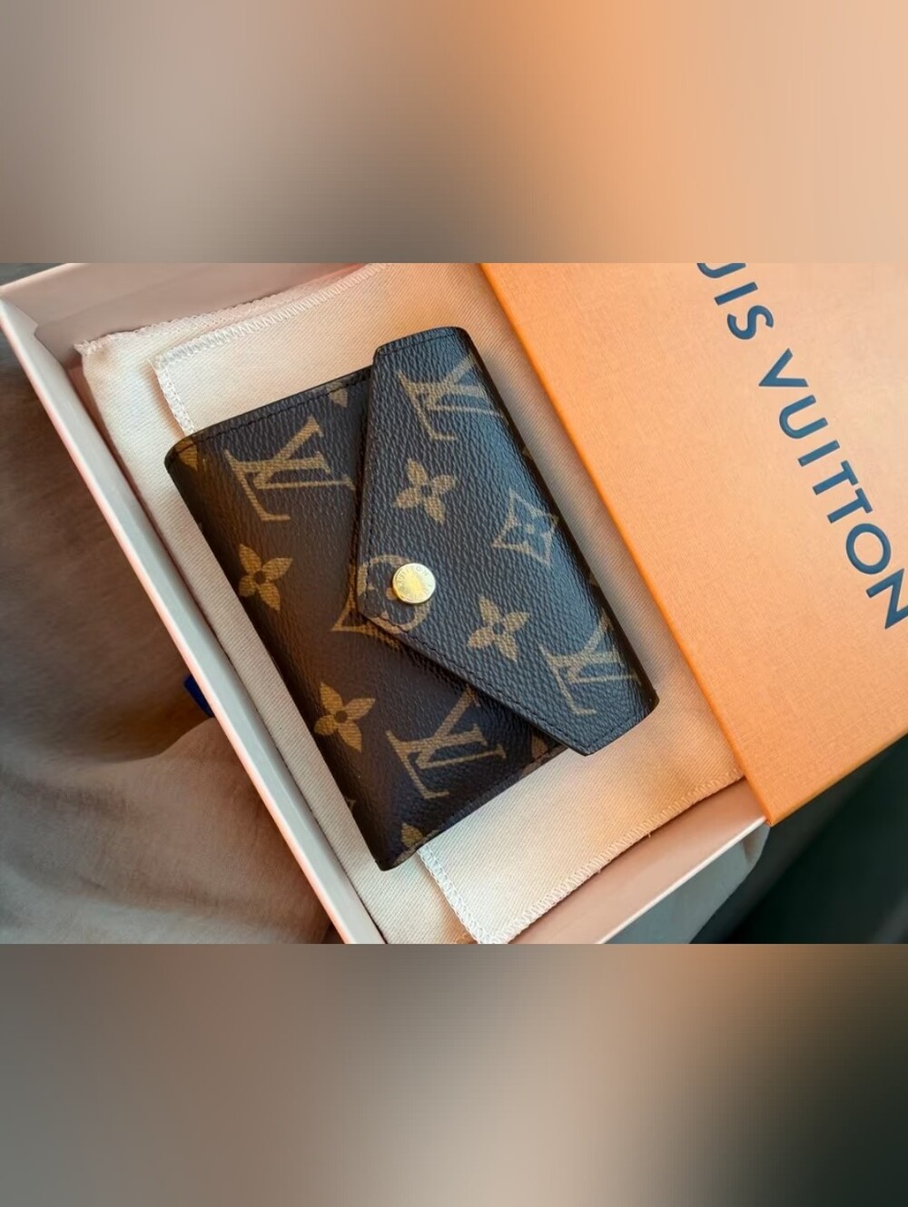 Louis Vuitton Victorine Wallet - Picture 4 of 9
